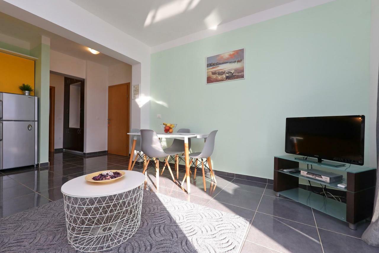 Luxury Nada With Pool Apartman Petrčane