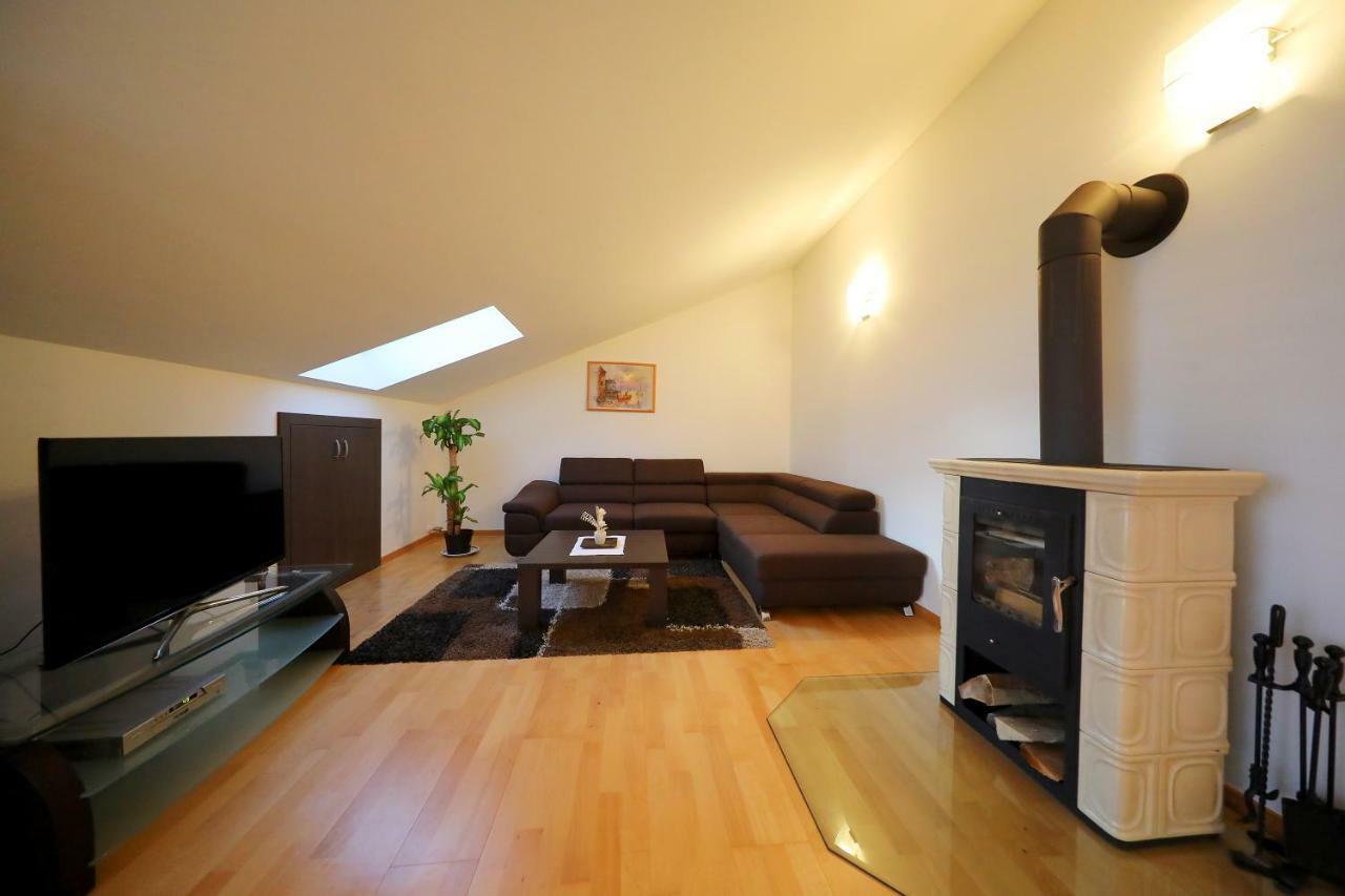 Apartman Luxury Nada With Pool Petrčane