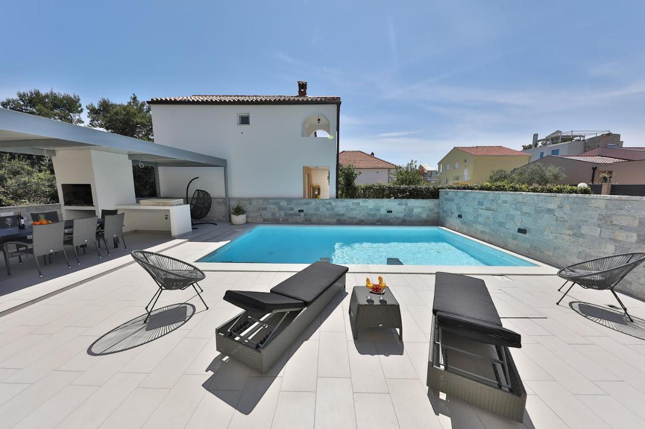 Luxury Nada With Pool Petrčane